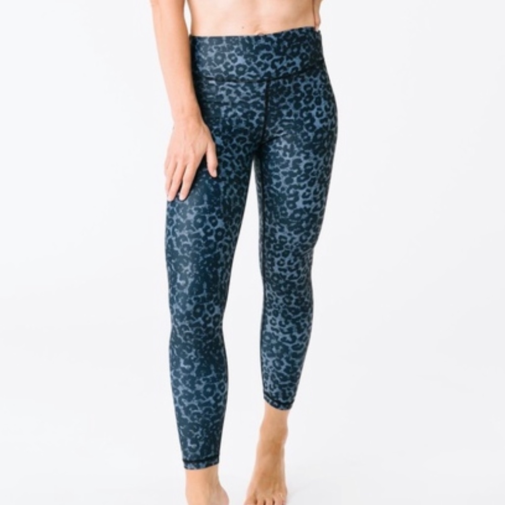 ZYIA Stone leopard Scrunchy leggings